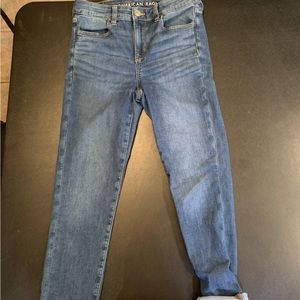 Women’s American Eagle Skinny Jeans- light wash
